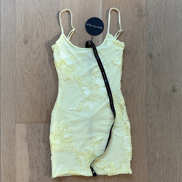 BRAND NEW WHITE FOX Yellow Floral Lace Slip Dress - Picture 1 of 4
